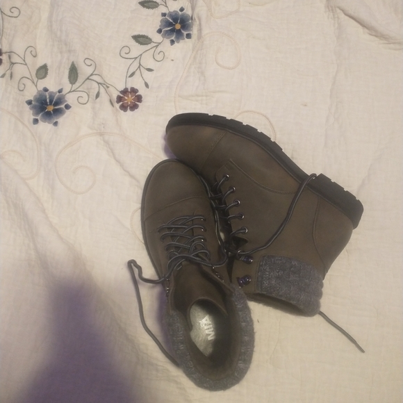 dark green combat style boots, size 9.5, MIA brand - Picture 1 of 9